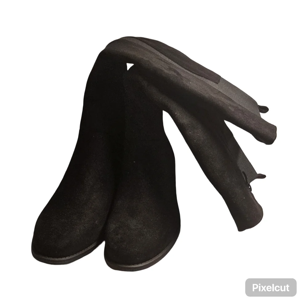 NWOT Zby Size 8.5 Black Knee Boots with low heel